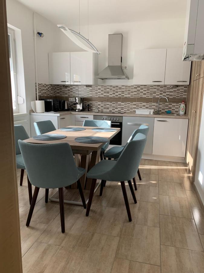 Thermal Next I Weninger Apartman Kiskunhalas Buitenkant foto