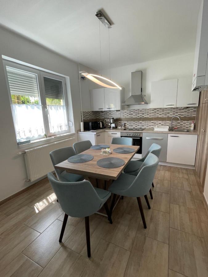 Thermal Next I Weninger Apartman Kiskunhalas Buitenkant foto