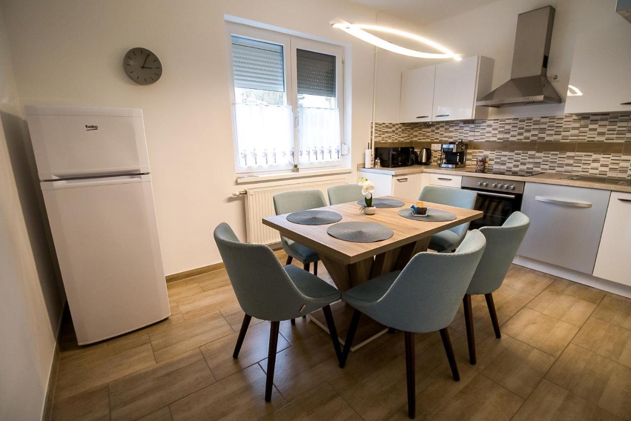 Thermal Next I Weninger Apartman Kiskunhalas Buitenkant foto
