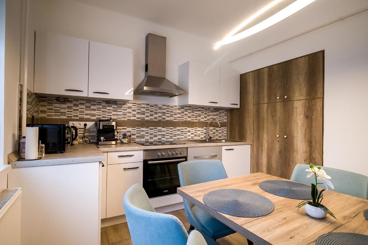 Thermal Next I Weninger Apartman Kiskunhalas Buitenkant foto