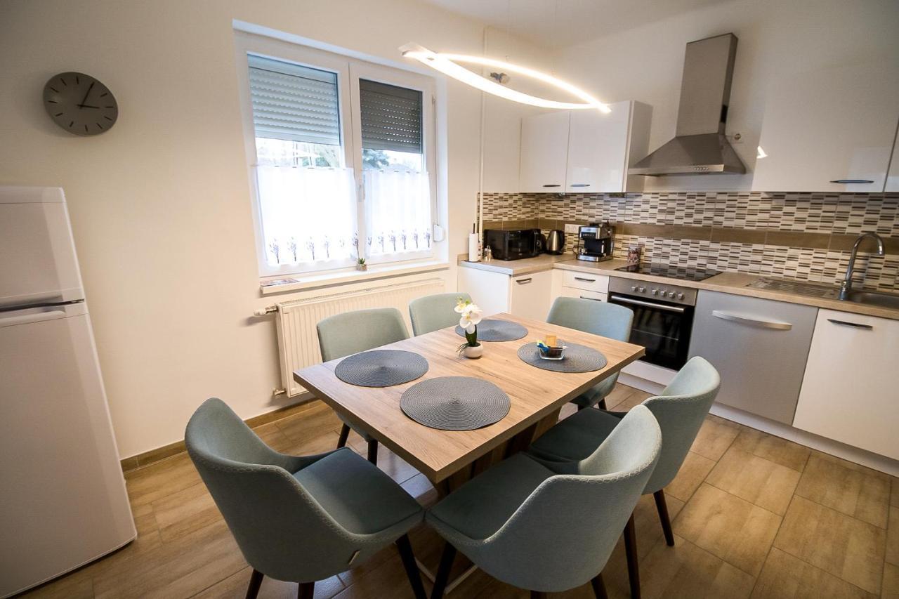 Thermal Next I Weninger Apartman Kiskunhalas Buitenkant foto