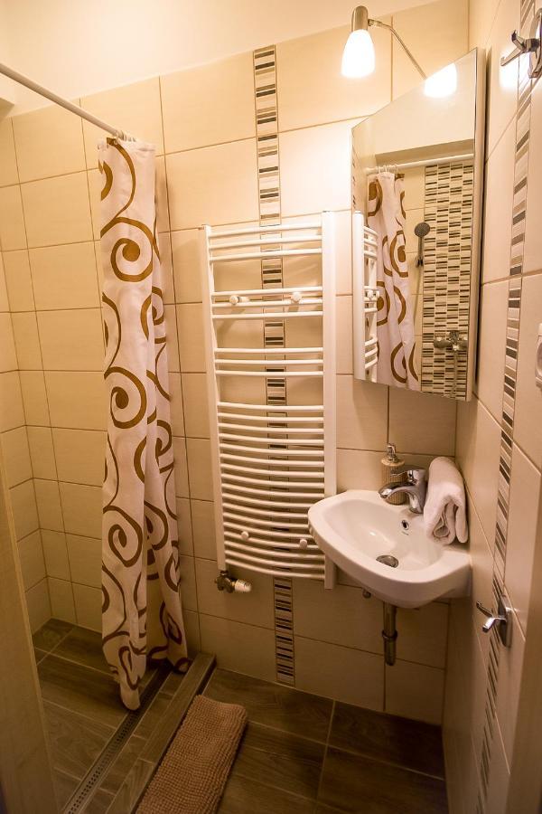 Thermal Next I Weninger Apartman Kiskunhalas Buitenkant foto