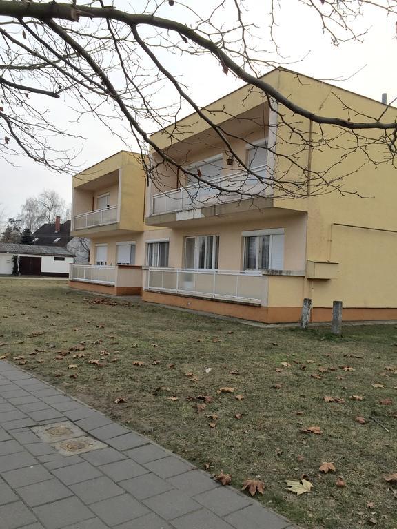 Thermal Next I Weninger Apartman Kiskunhalas Buitenkant foto